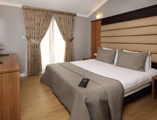 Corner Jakuzi Suite
