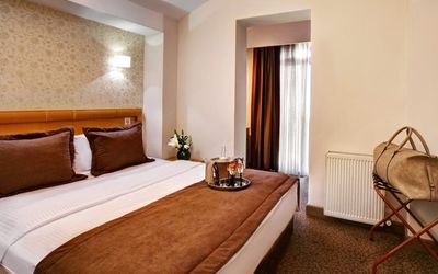 Stargate Hotel & Spa · 4