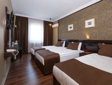 EEN KAMER VOOR DRIE PERSONEN