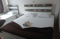 Pokój trzyosobowy typu Standard (jedno łóżko podwójne i jedno łóżko pojedyncze)
