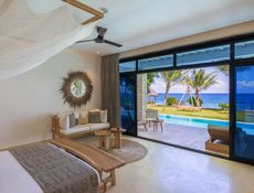 SeaFront Swim-Up Suite