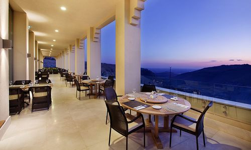 turkey/mardin/hiltongardeninnmardinbee1e003.jpg