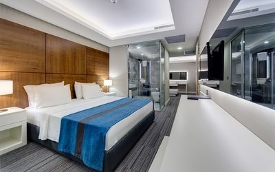 The Menord Hotel · 5