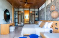 Executive Suite met Privétuin en Uitzicht op Zee