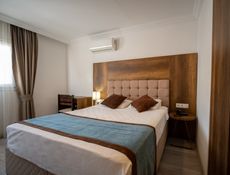 Luxury Room - Land View