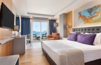 Chambre d'hôtel avec vue sur la mer