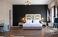 Apartament z łóżkiem typu king-size – pokój dla nowożeńców