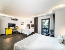 Deluxe Family Room