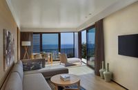 Master Suite with Pool Sea View