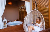 Honeymoon Room - With Jacuzzi - Pool Access