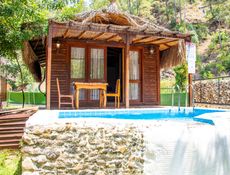 Deluxe Oda Havuzlu Nehir Manzaralı