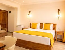 DOUBLE ROOM