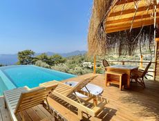 OLIVE (VOLLER MEERBLICK, PRIVATER POOL UND JACUZZI)