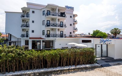 Skykhan Hotel · 3