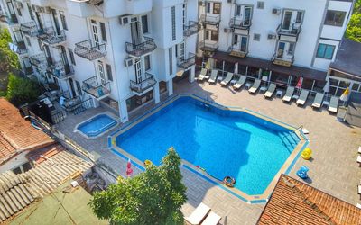 Yücel Hotel · 3