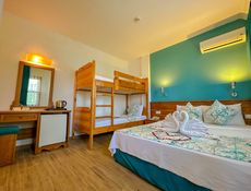 ROOM FOR 4 PEOPLE WITH BUNK BEDS