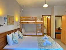 ROOM FOR 5 PEOPLE WITH BUNK BEDS