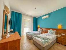 1+1 FAMILY ROOM