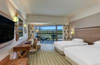 Havuza  Merdivenle  Bağlantılı  Deniz  Manzaralı  Corner Suite