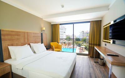 Ada Julian Marmaris · 3