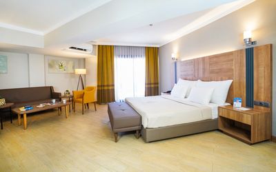 Ada Julian Marmaris · 4