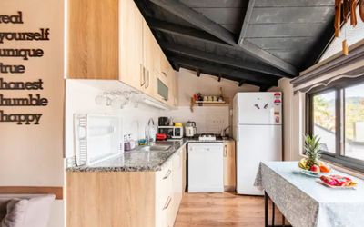 Arya Roof House · 4