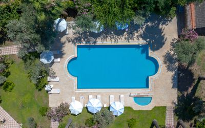 Chillos Beach - Hotel & Lounge · 4