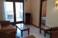 Суит стая - Апарт стая с изглед към градината