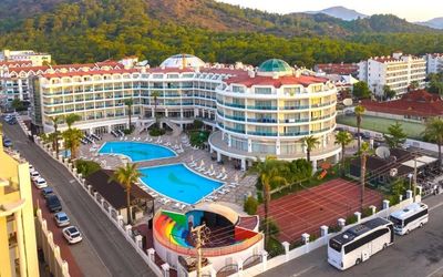 Pineta Park Deluxe Hotel · 4