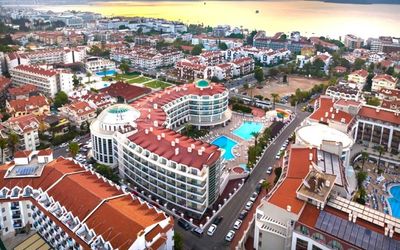 Pineta Park Deluxe Hotel · 3