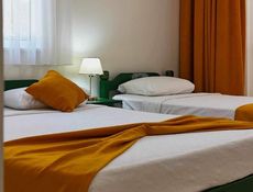 Kara Manzaralı Triple Room