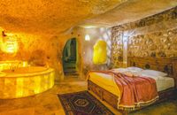 Room 8 Deluxe Cave Suite