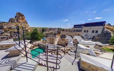 Capp Royal Cave Hotel · 5