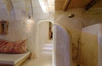Deluxe Cave Suite (207)