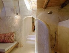 Deluxe Cave Suite (207)