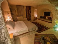 Deluxe Cave Suite (103)