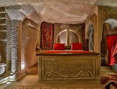 Queen Cave Suite