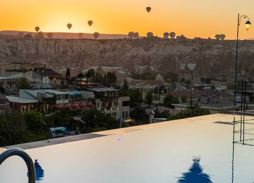 turkey/nevsehir/kapadokya/doorsofcappadocia7168d54e.jpg