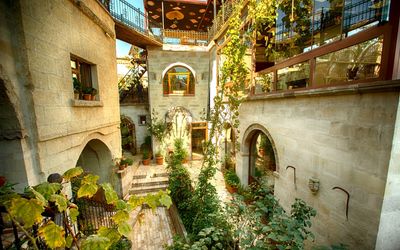Hidden Cave Hotel · 5