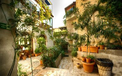 Hidden Cave Hotel · 4