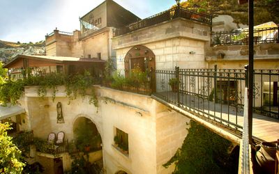 Hidden Cave Hotel · 3