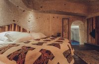 Honeymoon Royal Cave & Pool Suite