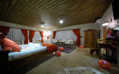 Shoestring Stone House · 5
