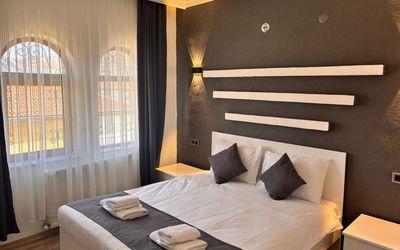 Loopy Lodge Hotel · 3