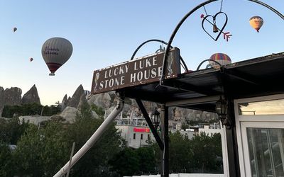 Lucky Luke Stone House · 3