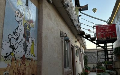 Lucky Luke Stone House · 5