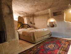 106 Cave Triple Room