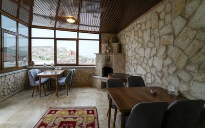 By Yüksel Cave · 2