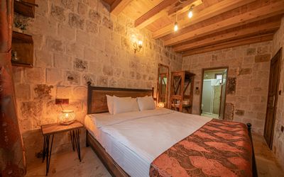 Cappalace Stone House · 3