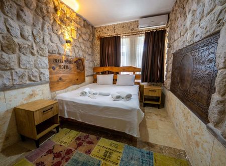 turkey/nevsehir/urgup/crazyhorsepansiyoncc6707cb.jpg